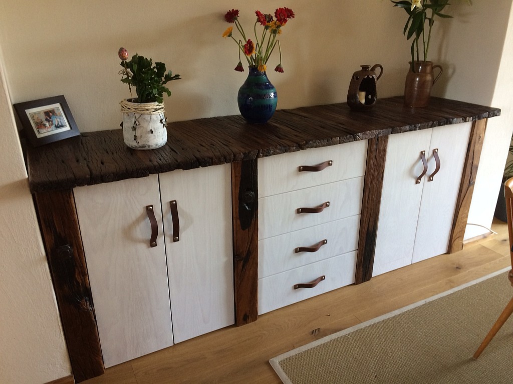 Sideboard mit Regalböden und Schubladen in Vintage-Optik